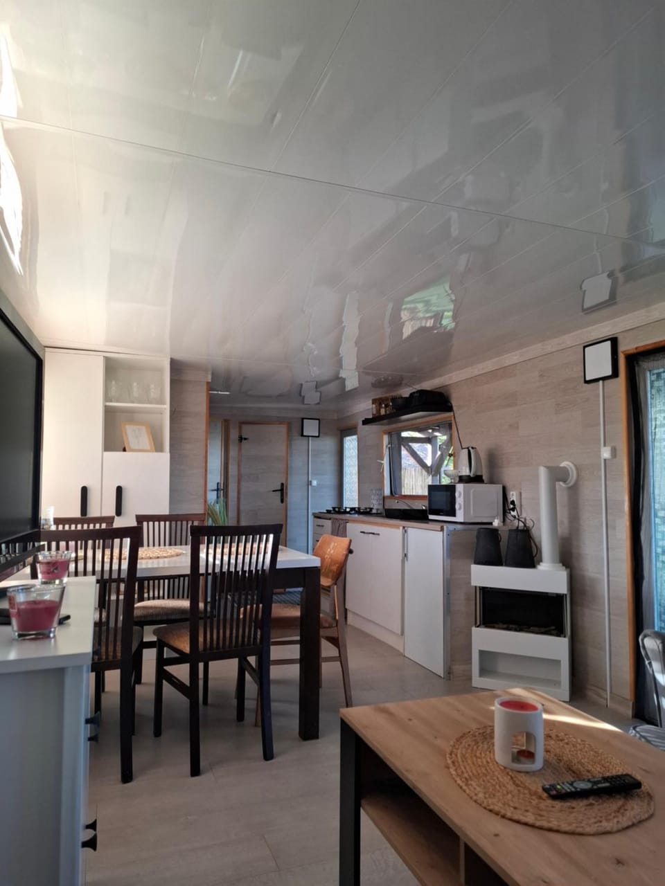 Kitchen or kitchenette, Dining area, oven, pet friendly, stove
