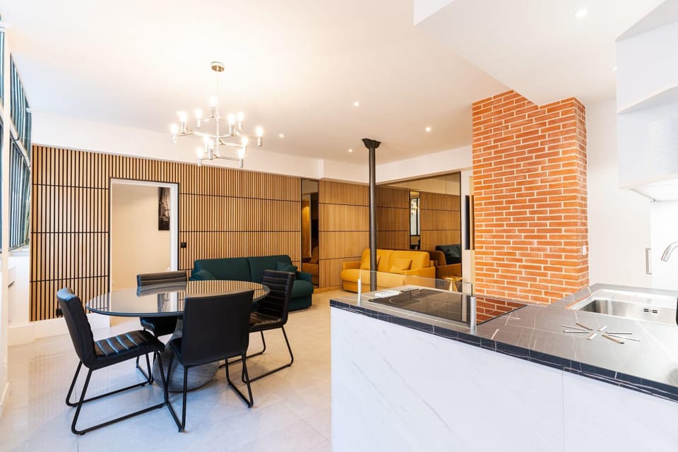 Kitchen or kitchenette, Living room, Seating area, Dining area