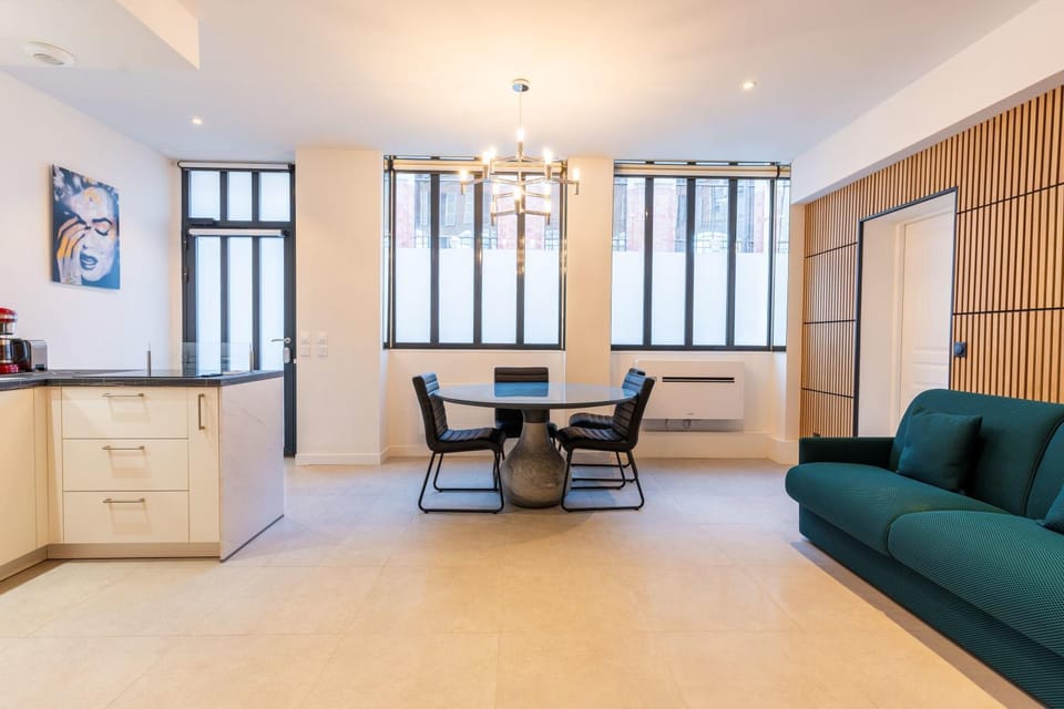 Kitchen or kitchenette, Seating area, Dining area