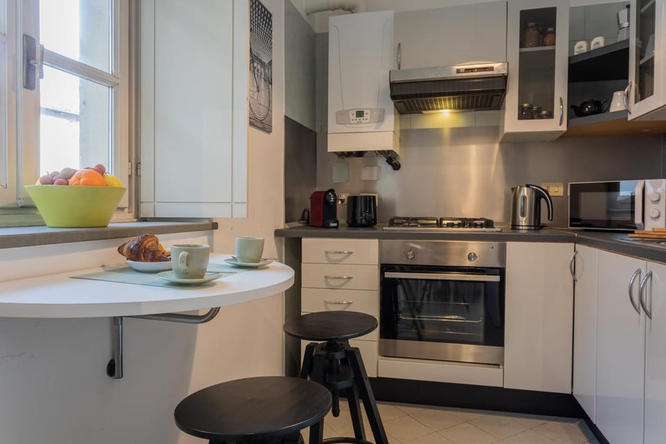 Coffee/tea facilities, Kitchen or kitchenette, dishwasher, oven, stove, toaster