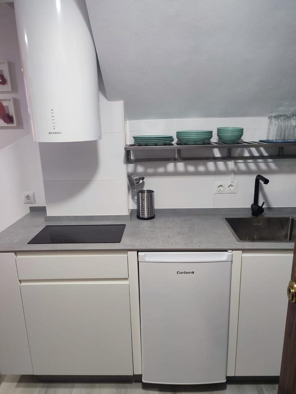 Coffee/tea facilities, Kitchen or kitchenette, minibar, stove, toaster