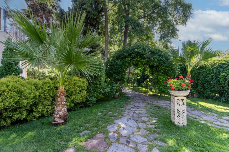 Garden, Garden view