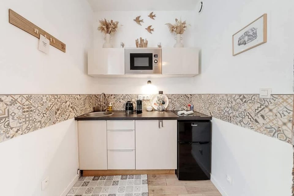 Kitchen or kitchenette, stove