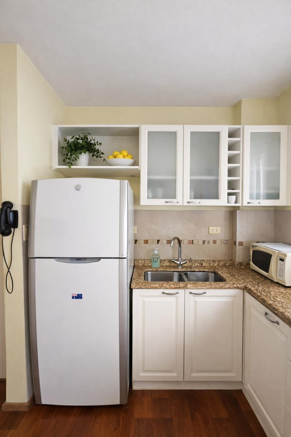 Kitchen or kitchenette, oven