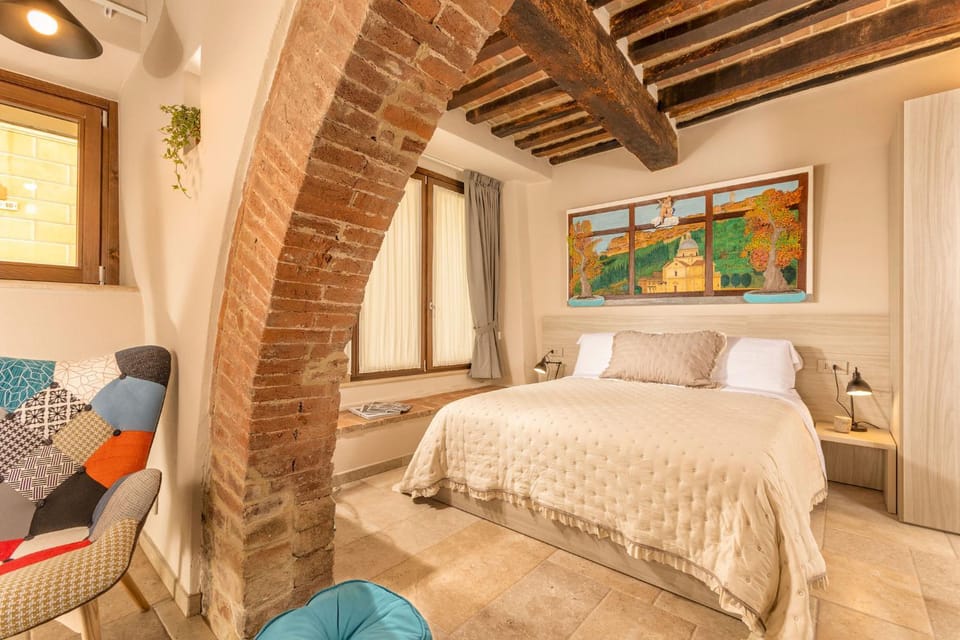 Bed, Photo of the whole room, Seating area, Bedroom