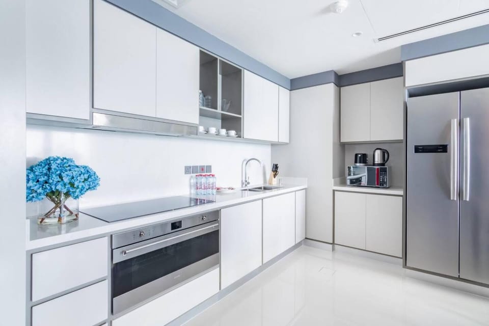Marina Skyline View & Dubai Harbour Beachfront Apartment in Dubai