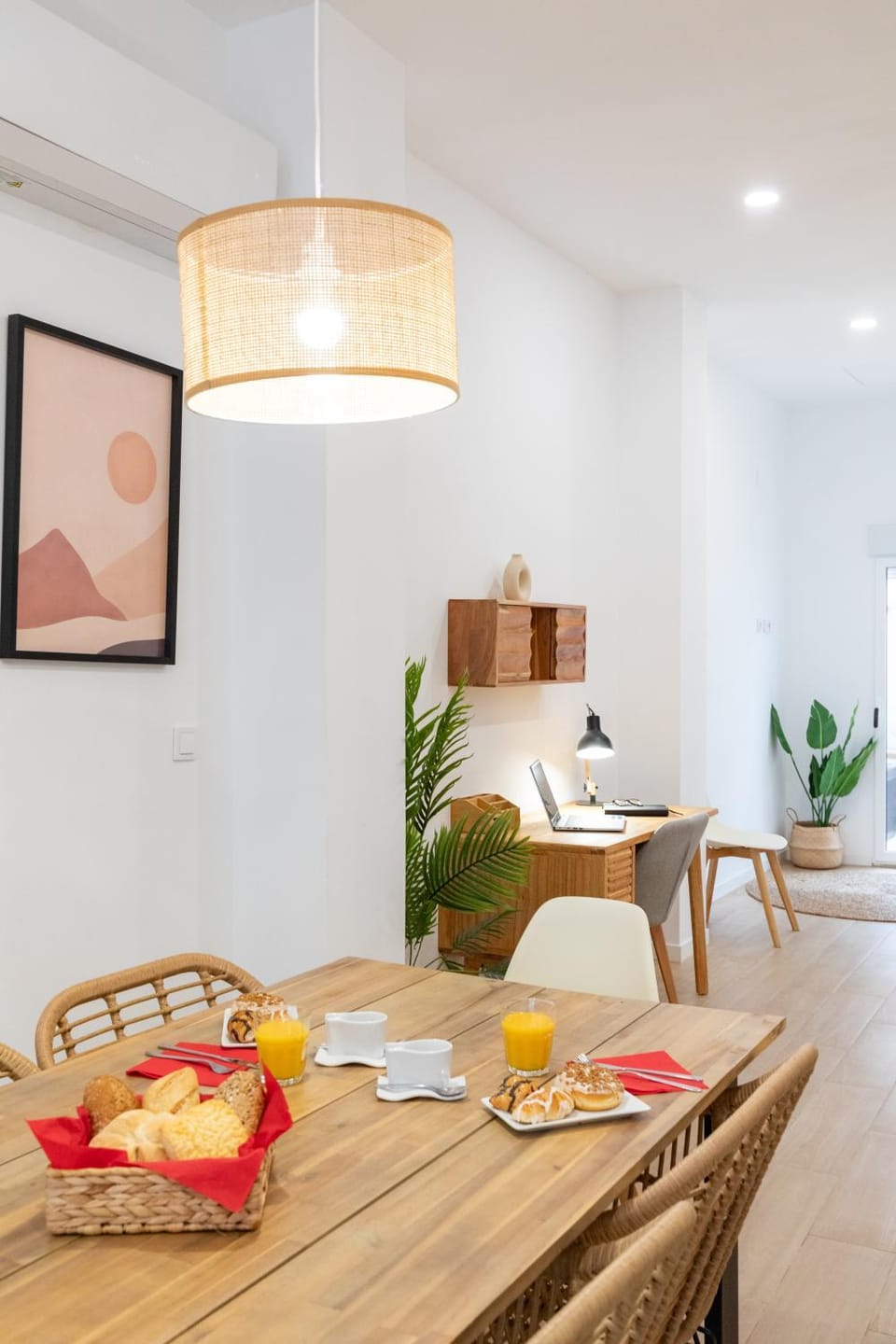 Living room, Dining area, Food
