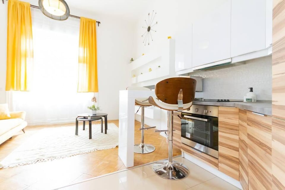 Bright Design Riverside Studio by NW Apartment in Budapest