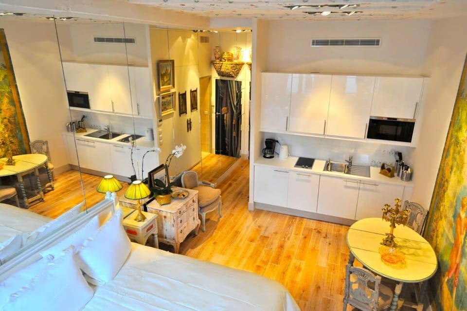 Bed, Kitchen or kitchenette, Living room, Photo of the whole room, Seating area, Bedroom, wardrobe