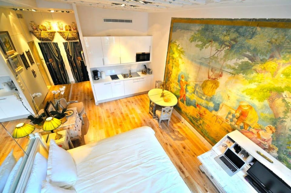 Bed, TV and multimedia, Kitchen or kitchenette, Photo of the whole room, Seating area, Bedroom