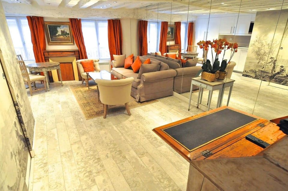 Living room, Seating area