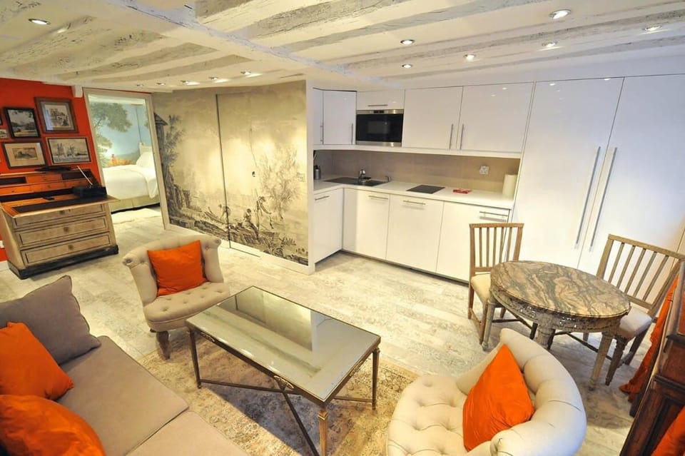 Kitchen or kitchenette, Living room, Seating area