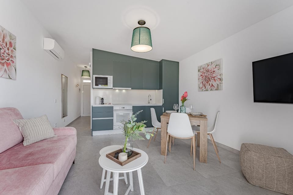 Kitchen or kitchenette, Living room, Dining area