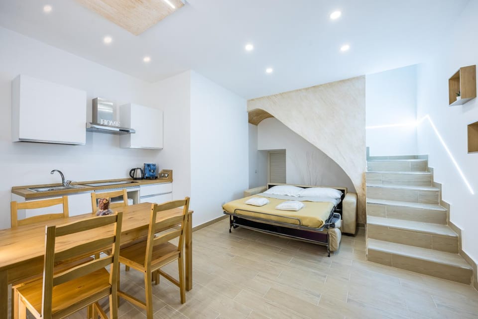 Bed, TV and multimedia, Kitchen or kitchenette, Living room, Photo of the whole room, Seating area, Dining area