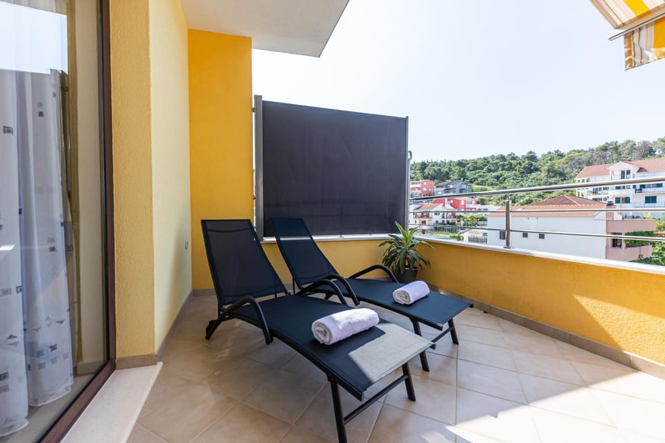 View (from property/room), Balcony/Terrace, Seating area
