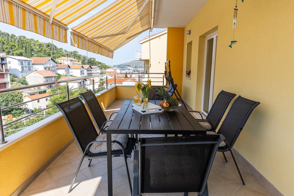 View (from property/room), Balcony/Terrace, Seating area
