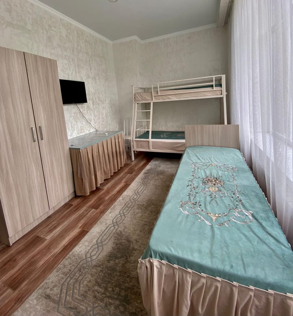 Bed, TV and multimedia, Photo of the whole room, Bedroom, wardrobe