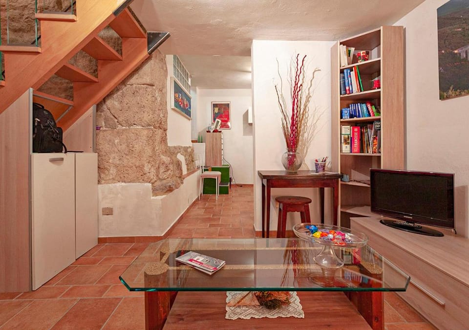 Day, TV and multimedia, Living room, Seating area