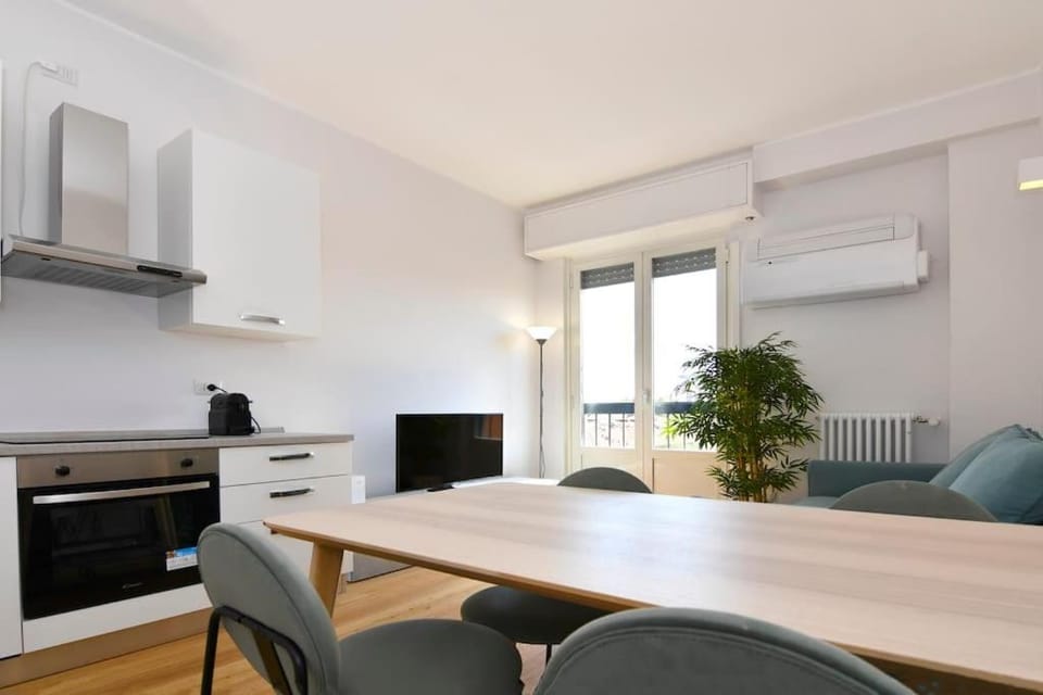 TV and multimedia, Kitchen or kitchenette, Living room, Seating area, Dining area, minibar, oven, pet friendly, stove, air conditioner