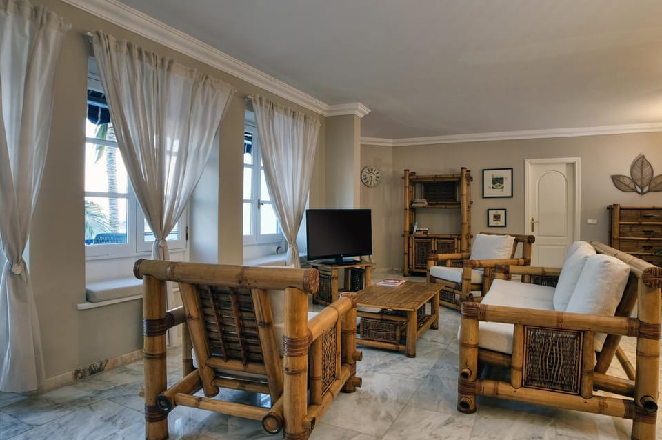 TV and multimedia, Living room, Seating area