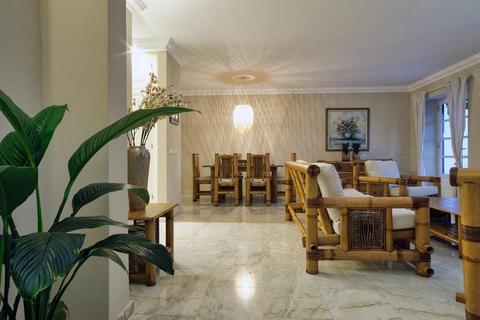 Seating area, Dining area