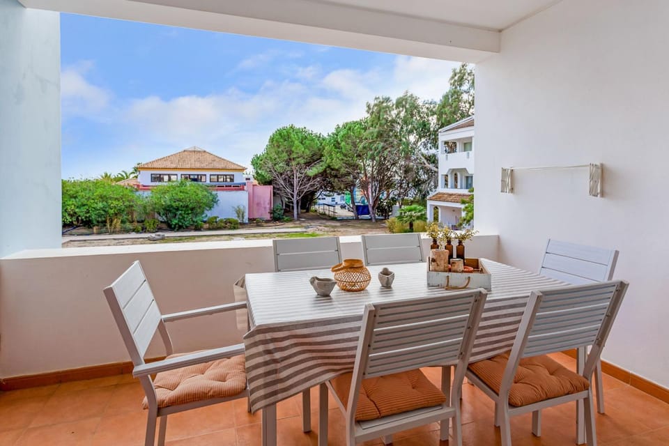 View (from property/room), Balcony/Terrace, Dining area