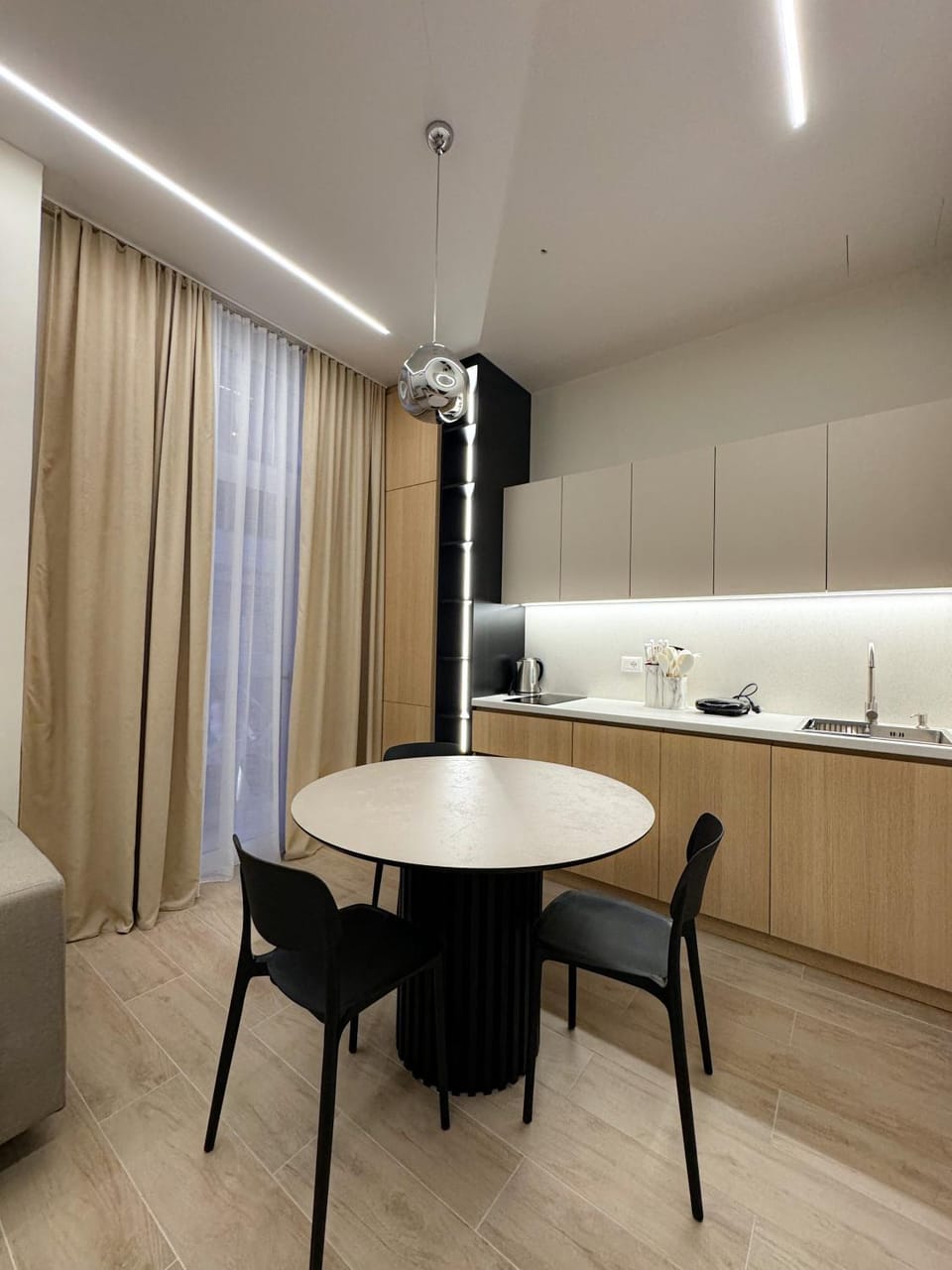 Dining area, kitchen