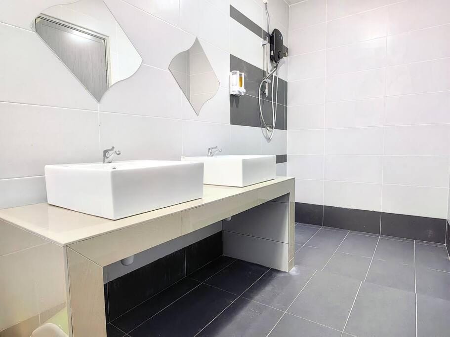 15-19Pax SemiD Near Highwy W/Pool Table&Karaoke House in Ipoh