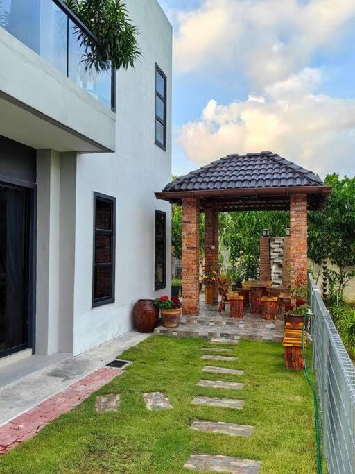 15-19Pax SemiD Near Highwy W/Pool Table&Karaoke House in Ipoh
