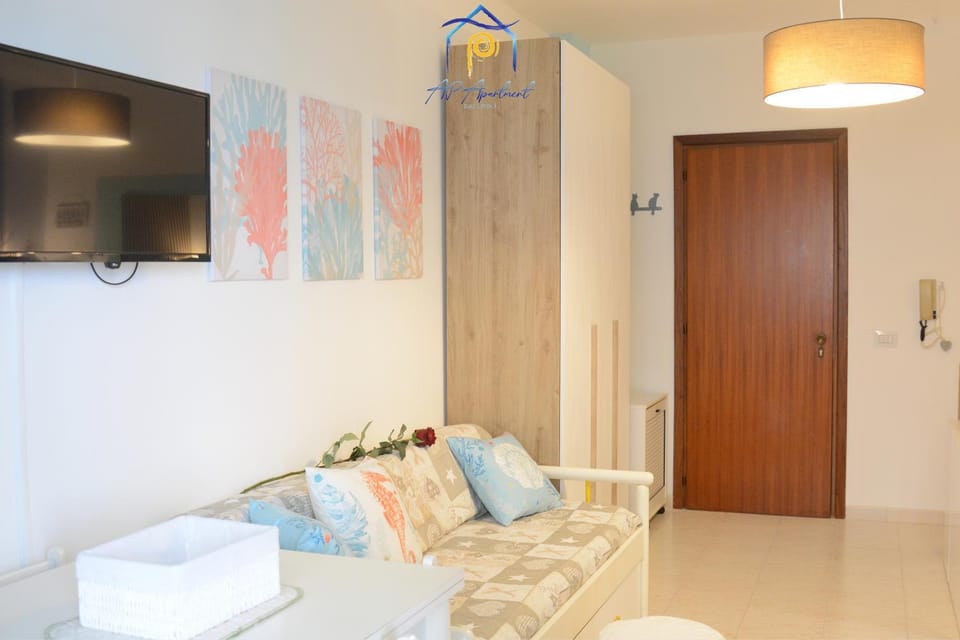 TV and multimedia, Living room, Photo of the whole room, wardrobe