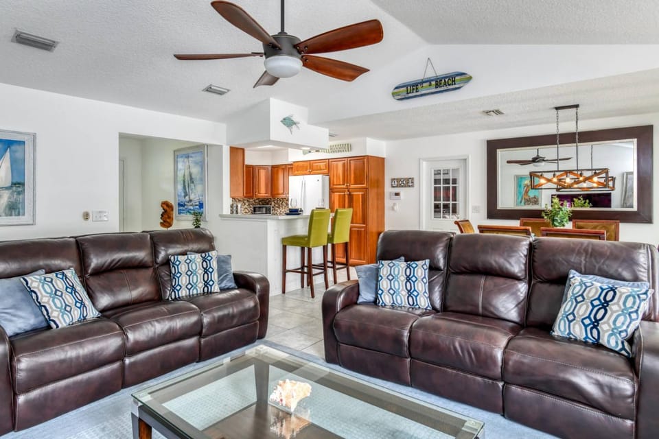 Salty Shores House in Butler Beach