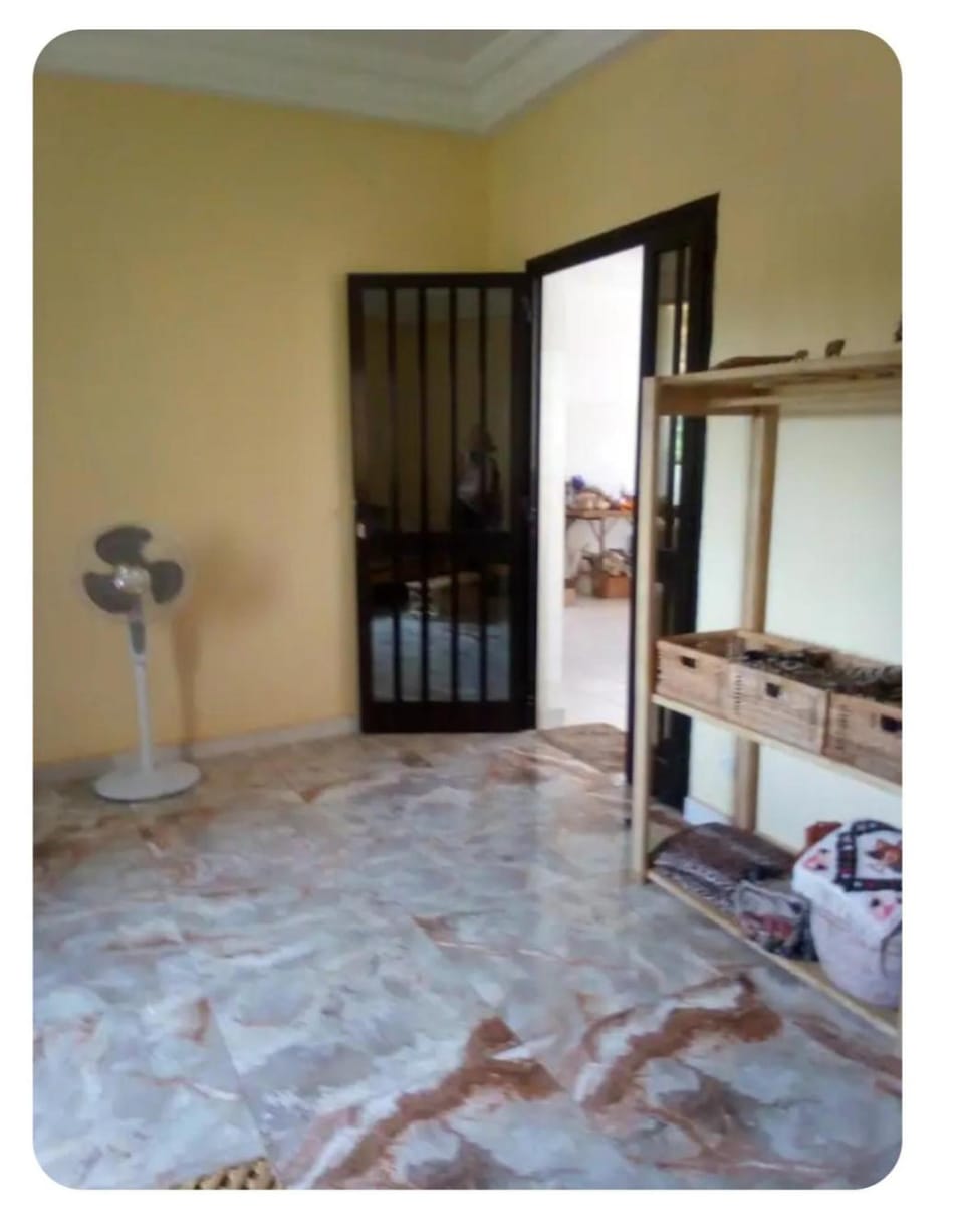 Maison Manour, suite, salon, bain privée Bed and Breakfast in Mbour