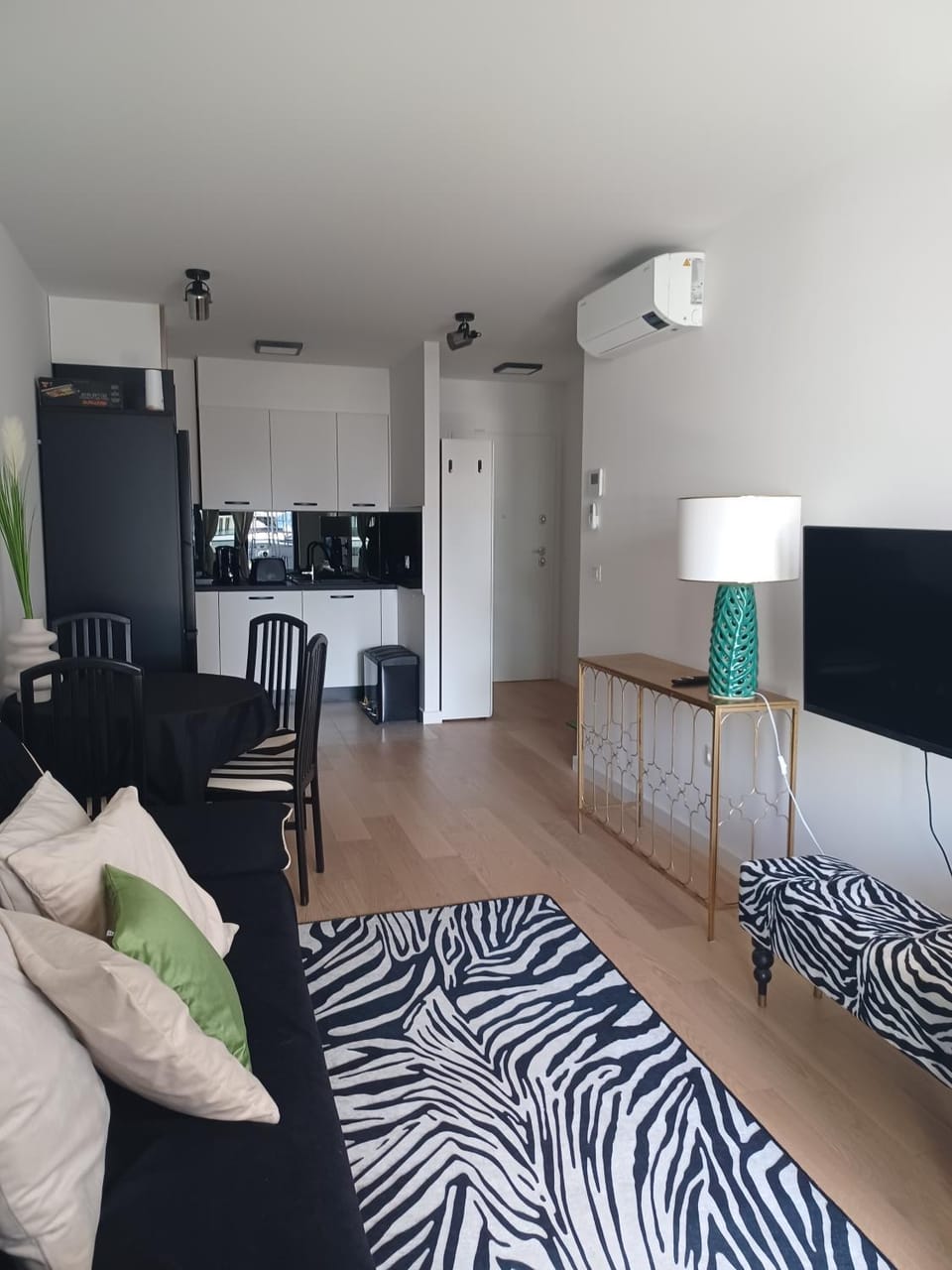 Communal lounge/ TV room, TV and multimedia, Kitchen or kitchenette, Living room, Seating area, Dining area, Evening entertainment, minibar