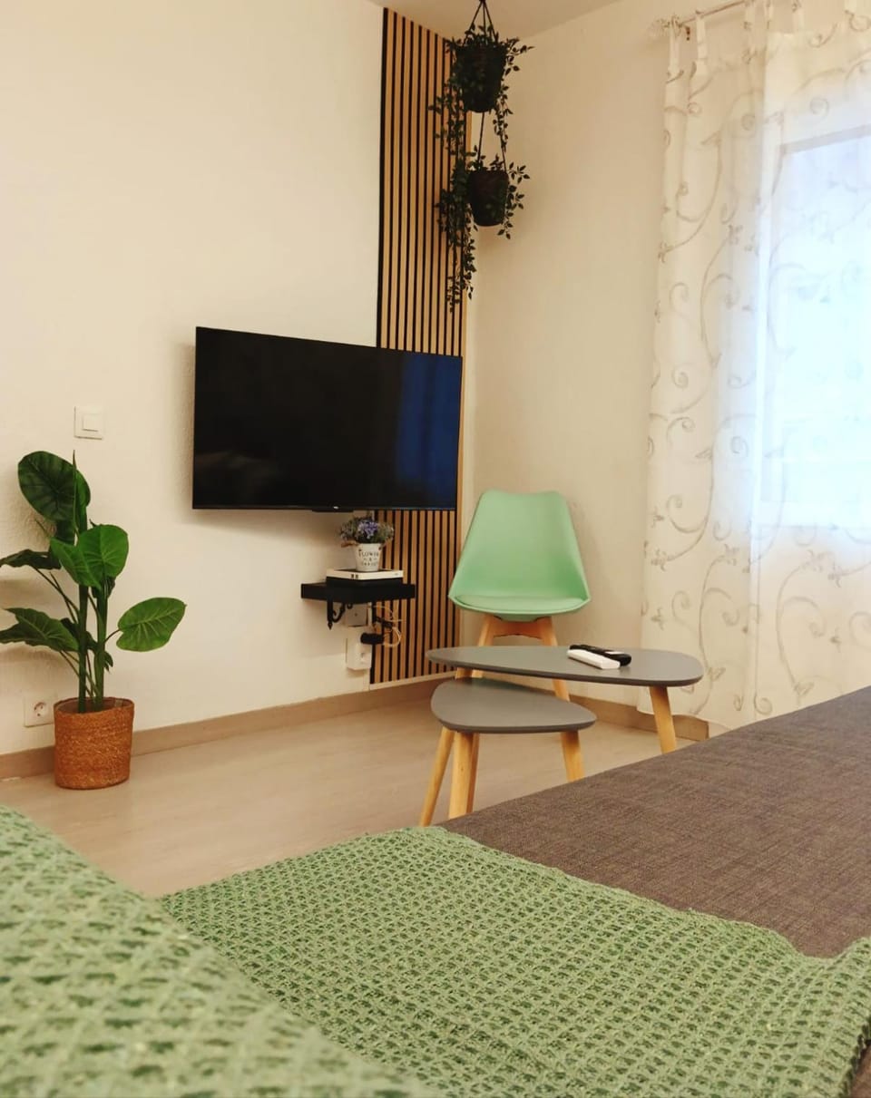 Communal lounge/ TV room, TV and multimedia, Evening entertainment
