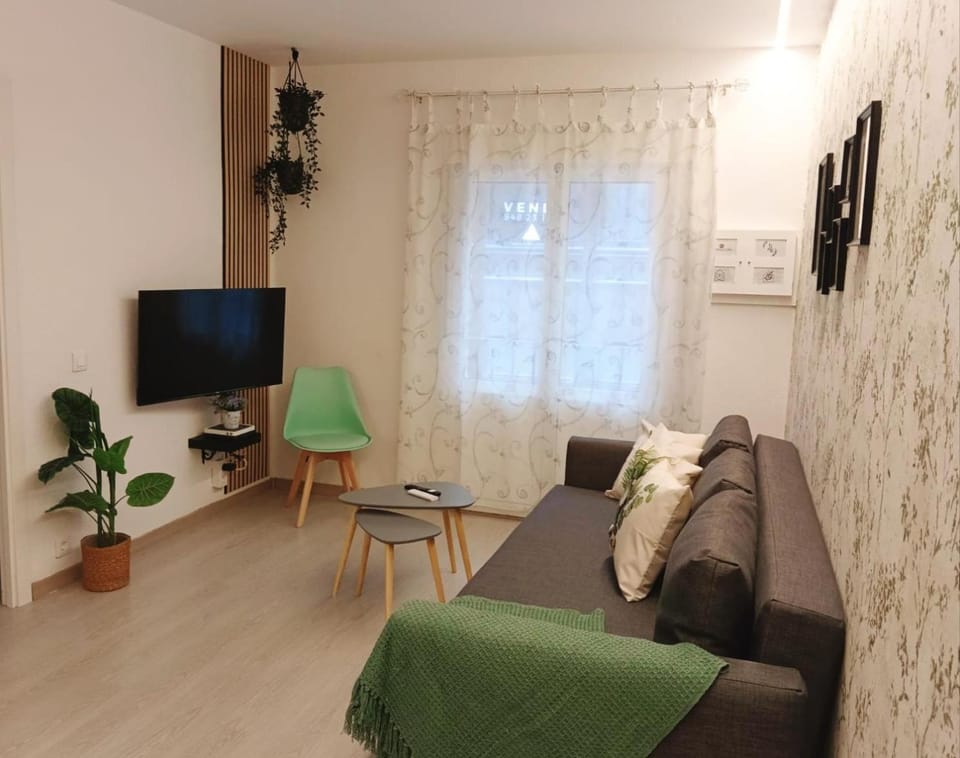 Communal lounge/ TV room, TV and multimedia, Living room, Evening entertainment