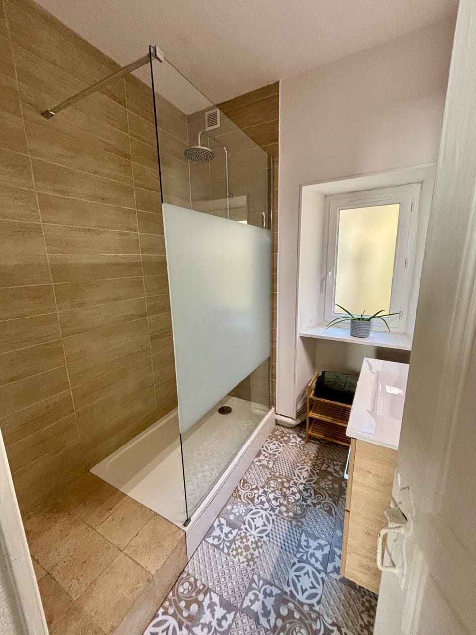Shower, Bathroom, towels