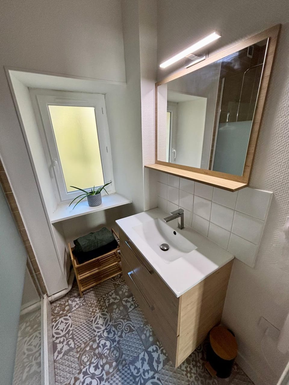 Bathroom, towels