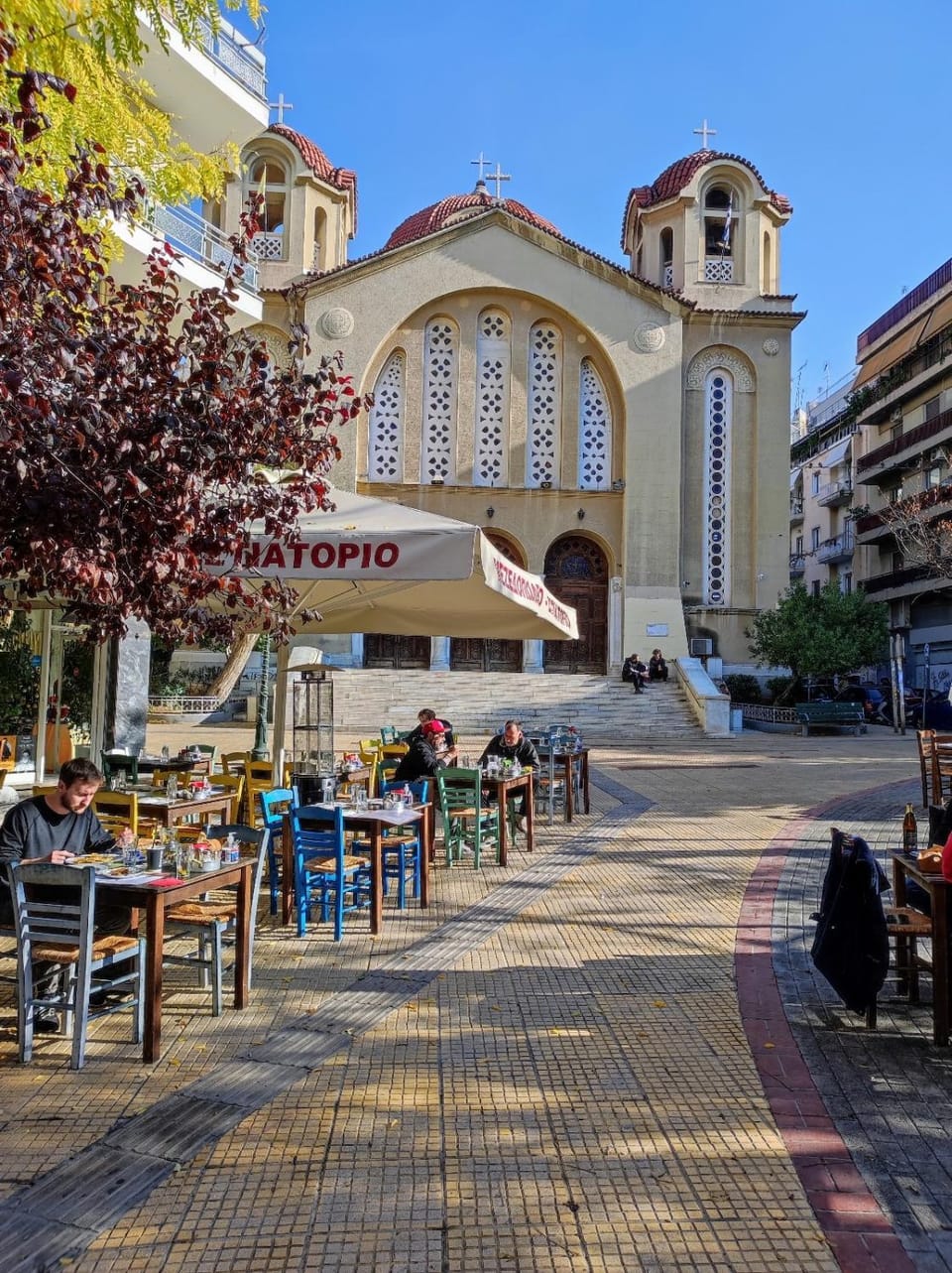 Restaurant/places to eat, Location