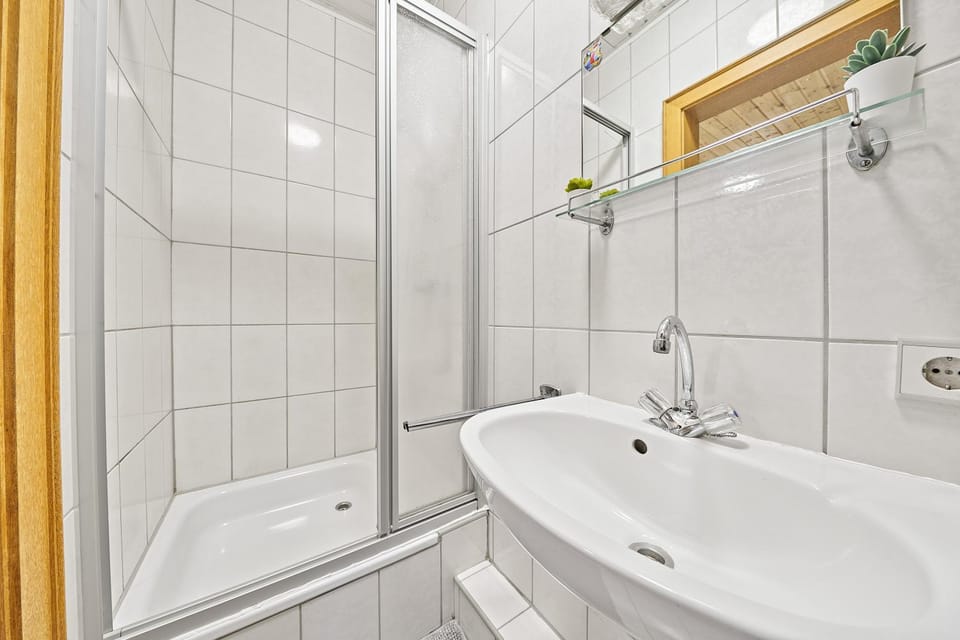 Shower, Bathroom, towels