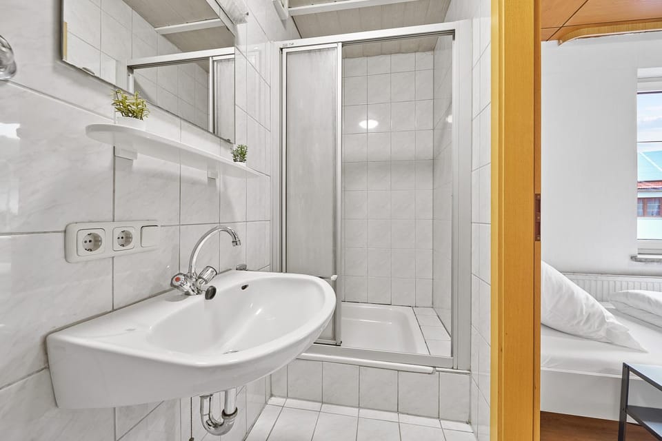Shower, Bathroom, towels