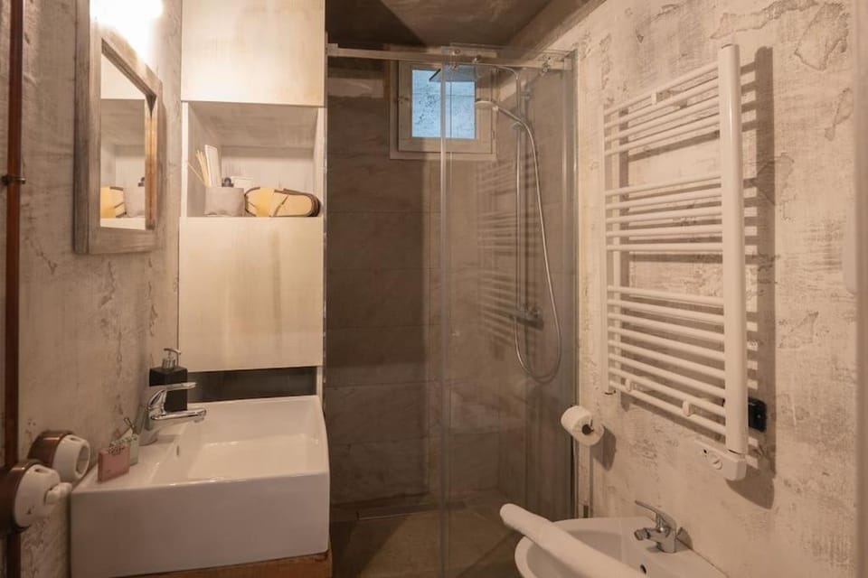 Chalet Montecucco with lake view and jacuzzi Chalet in Lake Garda