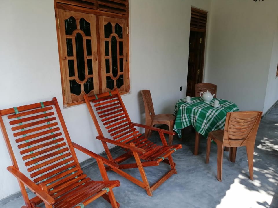 Patio, Day, Living room, Seating area, sunbed