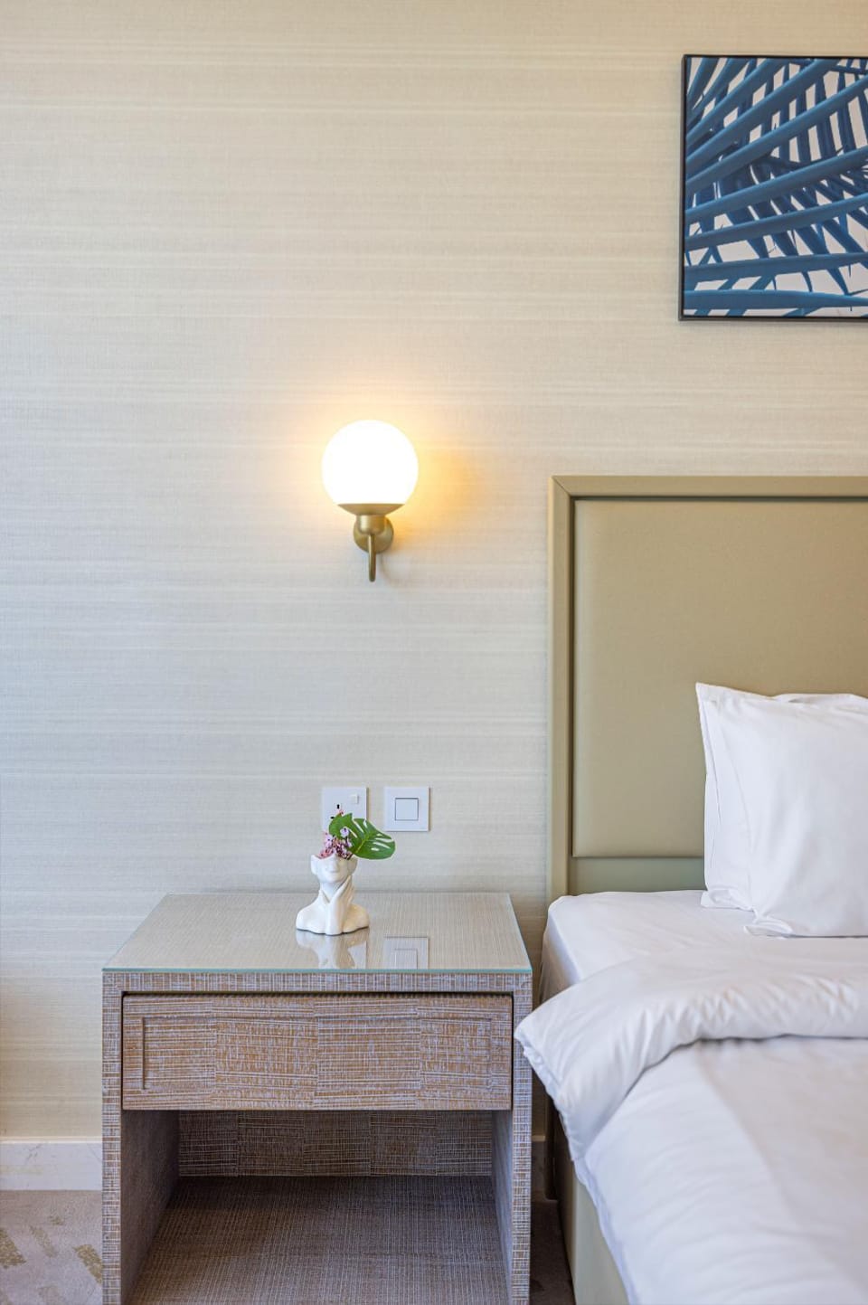 Bed, TV and multimedia, Bedroom, towels, air conditioner