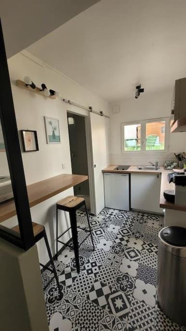 Kitchen or kitchenette