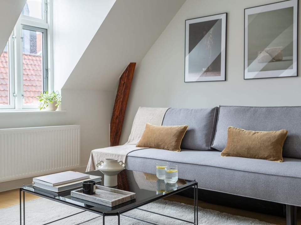 Restaurant/places to eat, TV and multimedia, Living room, Seating area, Bedroom, kitchen