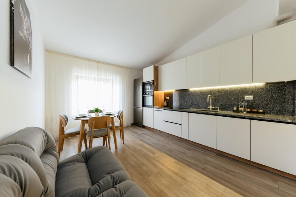 Kitchen or kitchenette, Dining area, minibar, pet friendly