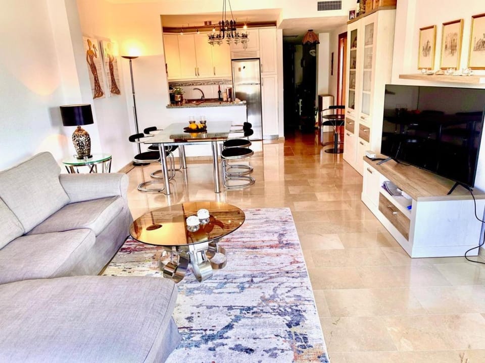 TV and multimedia, Living room, Dining area