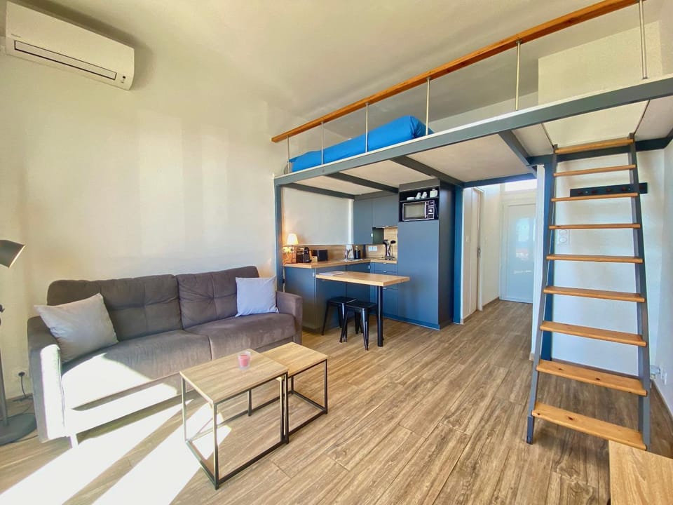 Kitchen or kitchenette, Living room, Dining area, air conditioner