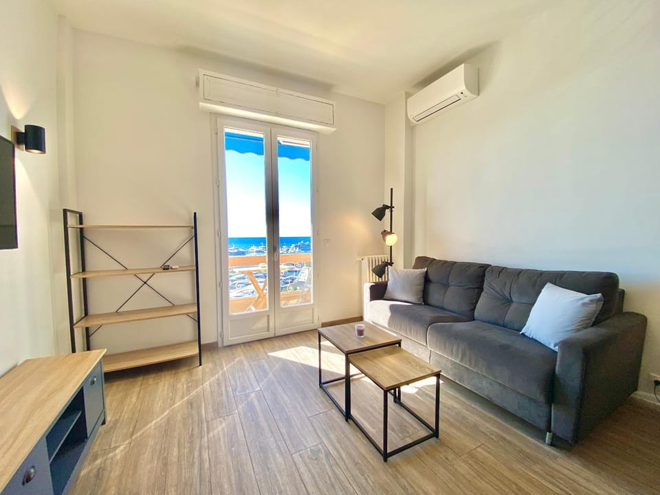 Living room, air conditioner
