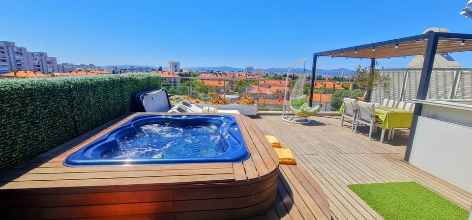 Hot Tub, Pool view, Swimming pool, sunbed